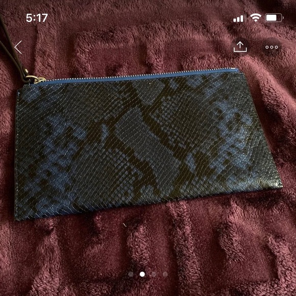 Michael Kors wristlet - Picture 2 of 4